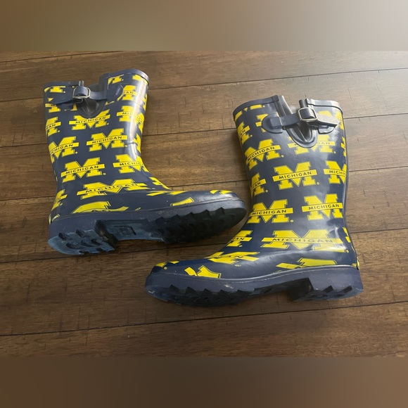 University of Michigan rain boot 10 - Picture 2 of 5
